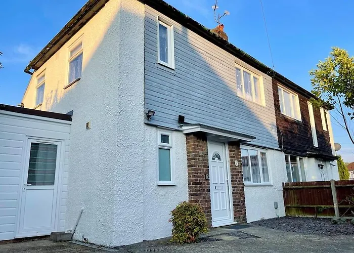 Semi Detached House In Aldershot