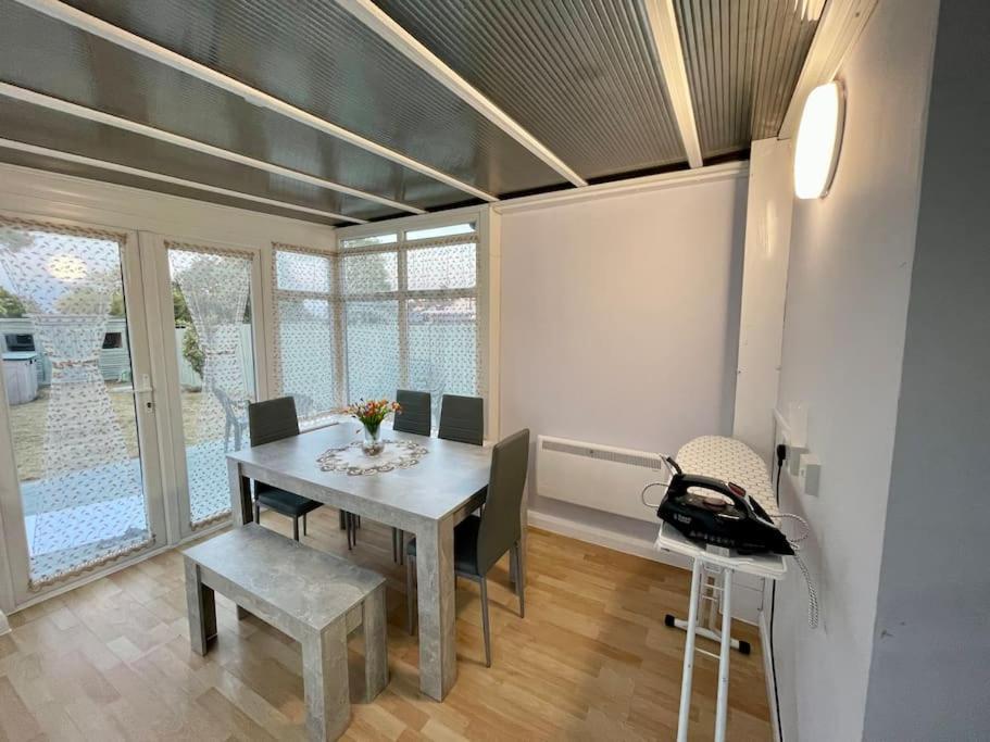 Semi Detached House In Villa Aldershot