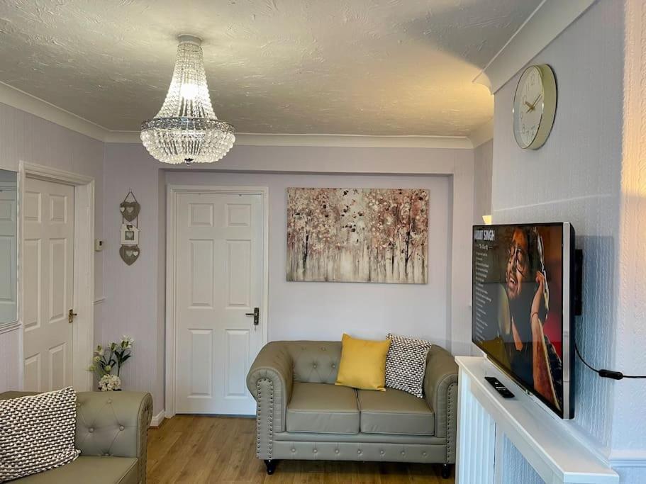 Semi Detached House In Villa Aldershot