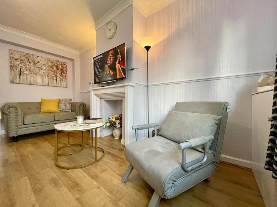 Semi Detached House In * Aldershot