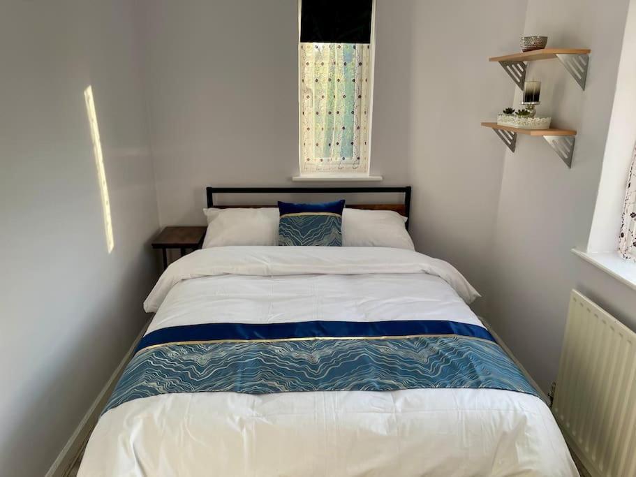 Semi Detached House In Villa *