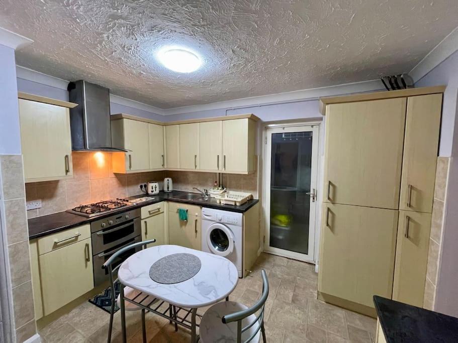Semi Detached House In Villa Aldershot