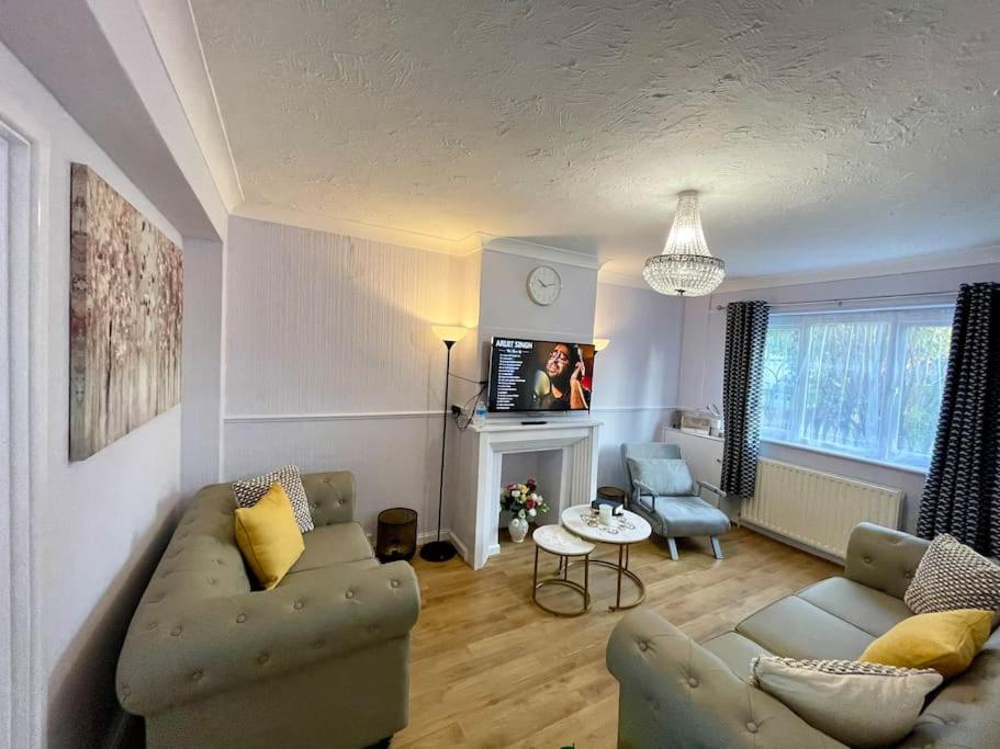 Semi Detached House In * Aldershot