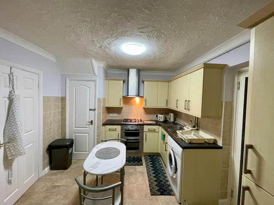 Semi Detached House In Villa *