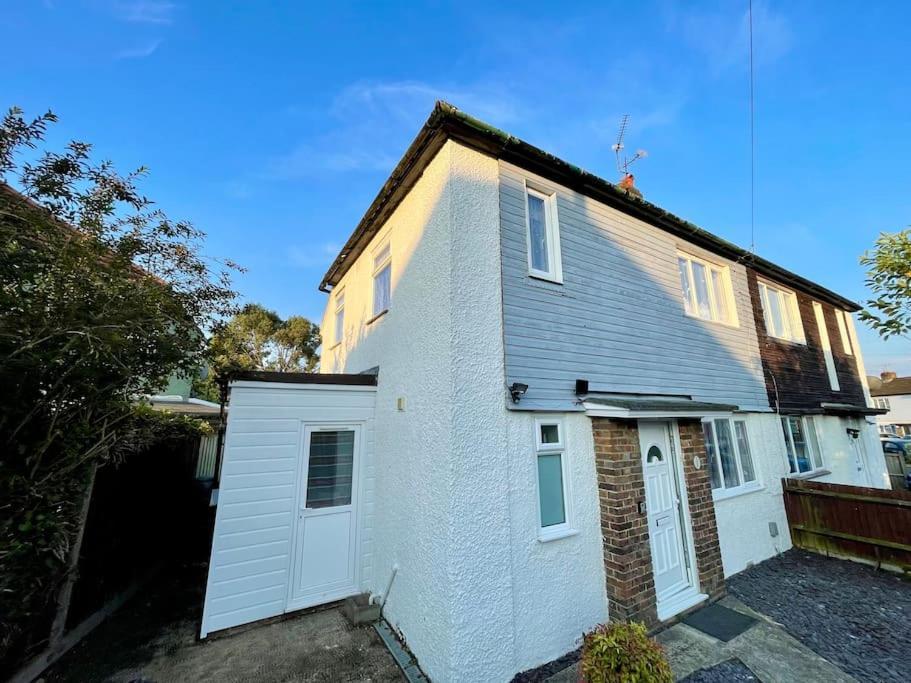 Semi Detached House In Villa *
