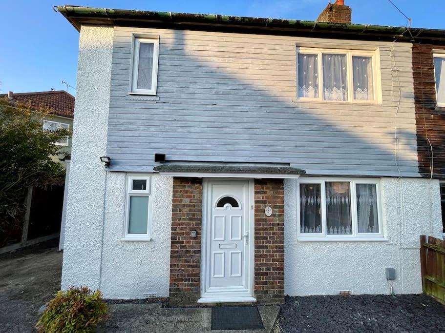 Semi Detached House In Villa *